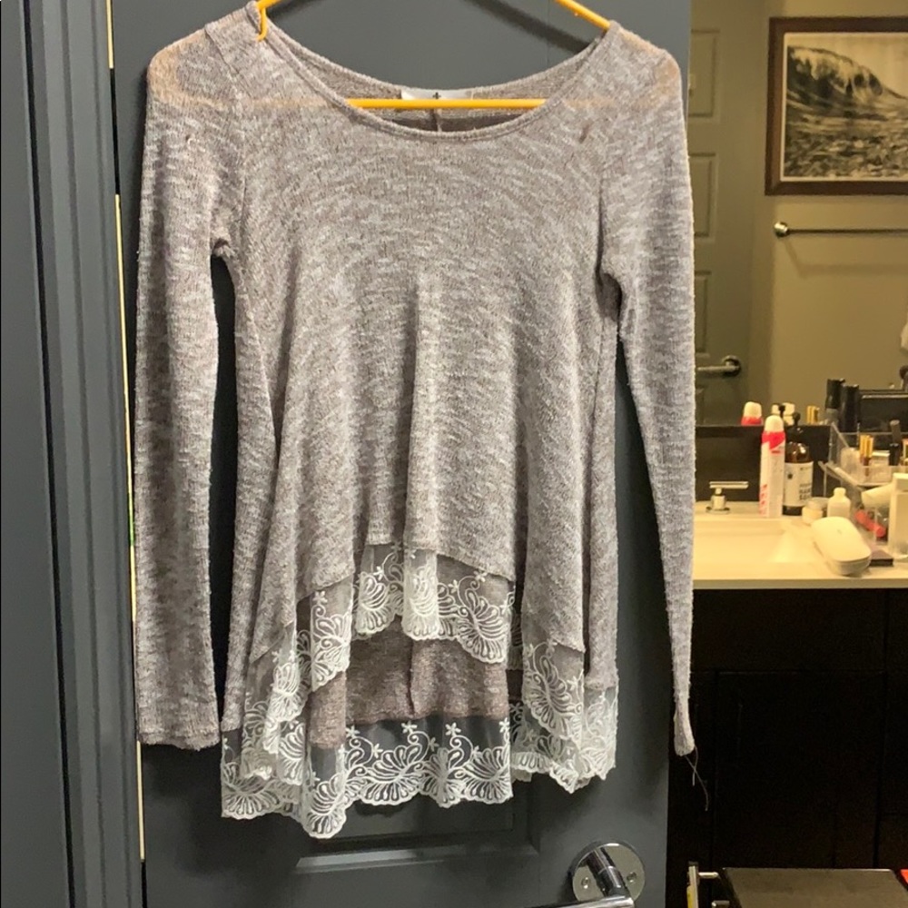 Casual shirt with lace trim